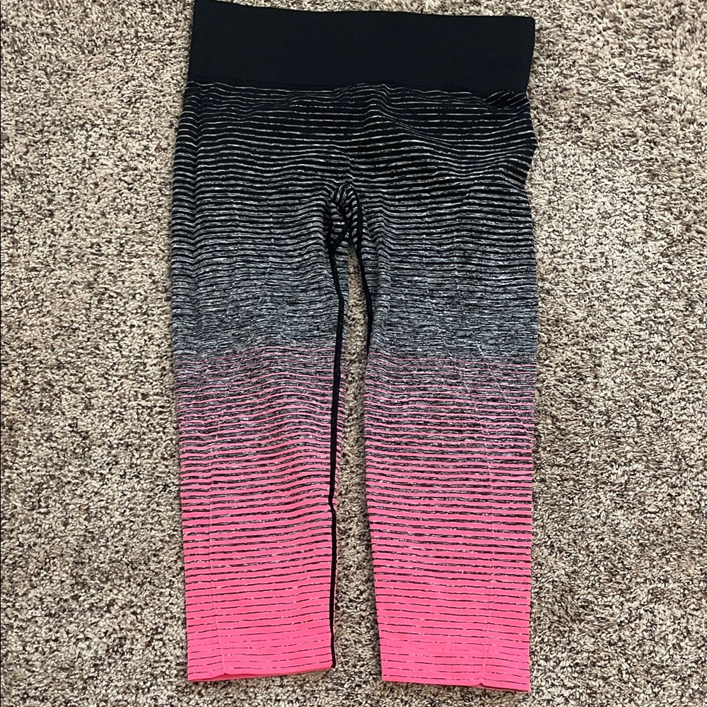 Women’s Ombre Black to Pink Striped Leggings/Active Wear